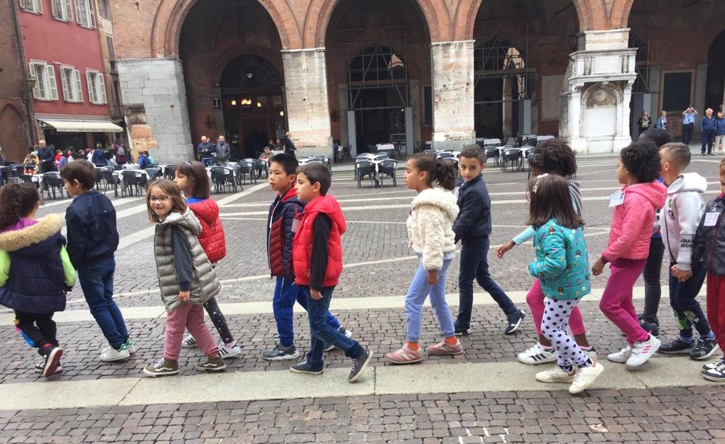 bambini in marcia per la pace