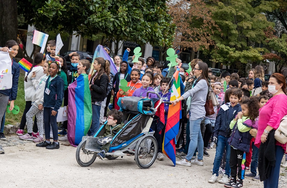 bambini in marcia per la pace